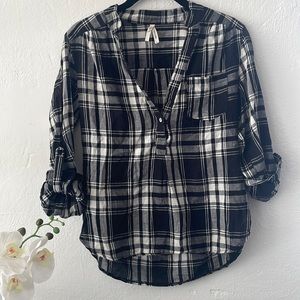 TRUTH Black & White Plaid Print Top Size Small